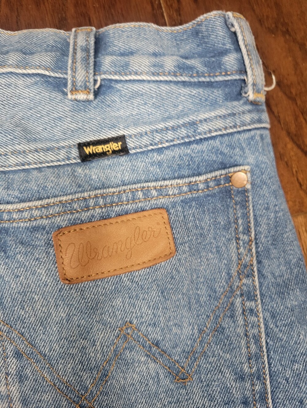 Wrangler Festival Shorts Size 28 - Picture 3 of 4